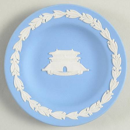 Cream Color on Lavender (Pale Blue) Jasperware 4" Round Tray