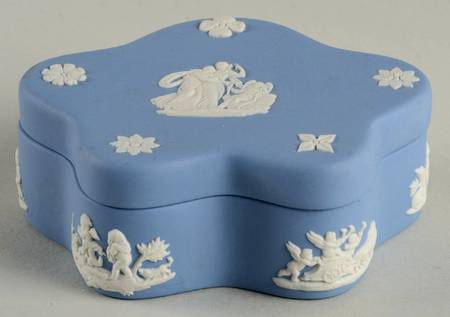 Cream Color on Lavender (Pale Blue) Jasperware Pentefoil Box & Lid