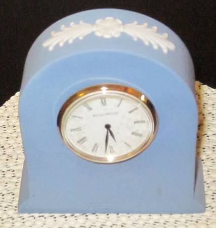 Cream Color on Lavender (Pale Blue) Jasperware Small Grecian Clock