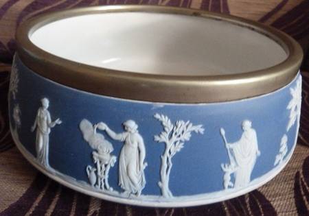 Cream Color on Lavender (Pale Blue) Jasperware 9" Serving Bowl w/Metal Rim
