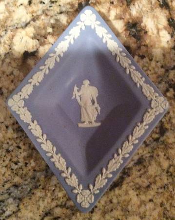 Cream Color on Lavender (Pale Blue) Jasperware Diamond Shape Tray