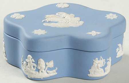 Cream Color on Lavender (Pale Blue) Jasperware Pentefoil Box & Lid