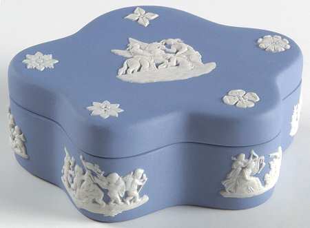 Cream Color on Lavender (Pale Blue) Jasperware Pentefoil Box & Lid