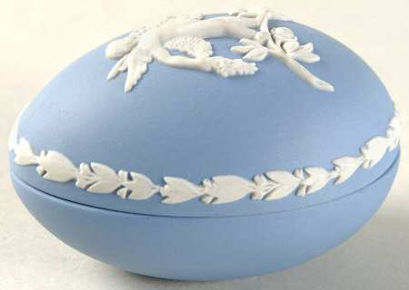 Cream Color on Lavender (Pale Blue) Jasperware Small Egg Box & Lid