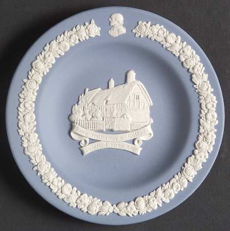Cream Color on Lavender (Pale Blue) Jasperware Round Landmark Tray