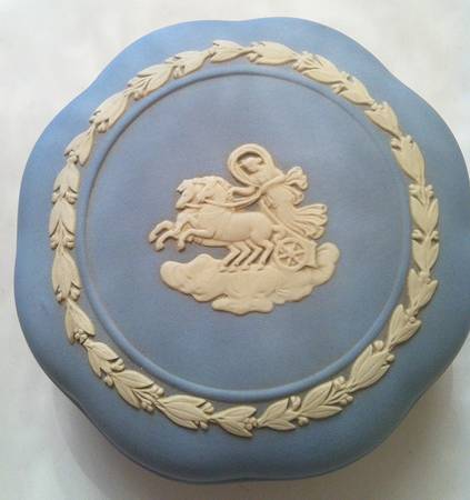 Cream Color on Lavender (Pale Blue) Jasperware Large Scalloped Candy Box & Lid