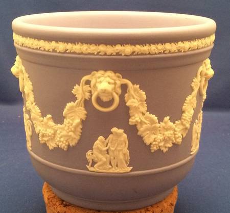 Cream Color on Lilac Jasperware #317 4" Jardiniere