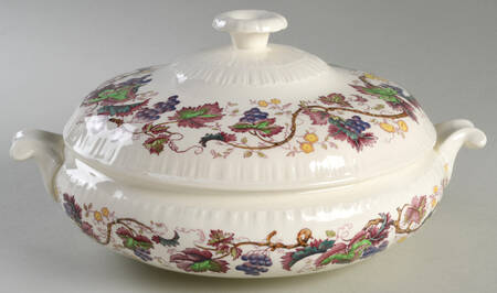 Jefferson Vine Round Covered Vegetable