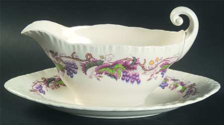 Jefferson Vine Gravy Boat with Attached Underplate