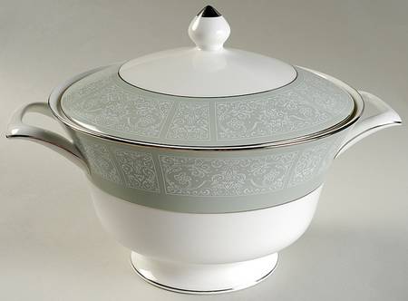 Kenilworth Round Covered Vegetable