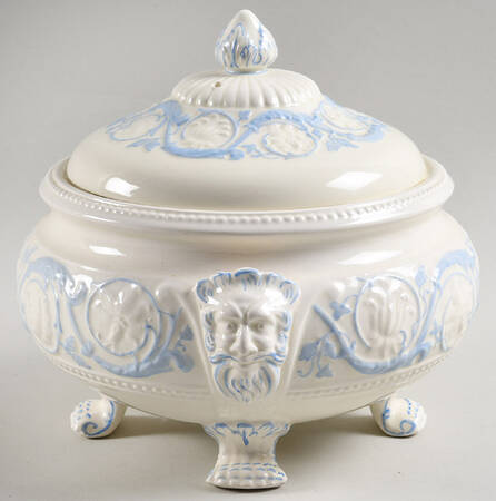 Kingston Blue Round Covered Vegetable