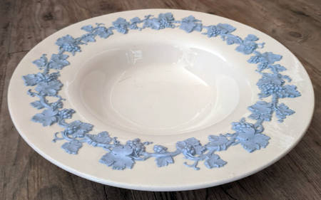 Lavender on Cream Color (Plain) Small Centerpiece