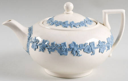 Lavender on Cream Color (Plain) Teapot & Lid