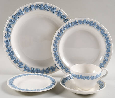 Lavender on Cream Color (Plain) 5 Piece Place Setting
