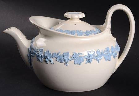 Lavender on Cream Color (Plain) Teapot & Lid