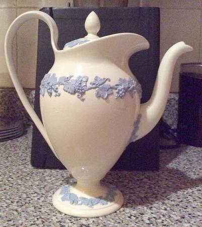Lavender on Cream Color (Plain) Coffee Pot & Lid
