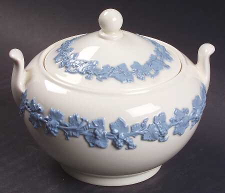 Lavender on Cream Color (Plain) 146 Shape Sugar Bowl & Lid