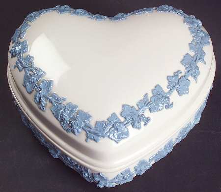 Lavender on Cream Color (Plain) Large Heart Shape Box with Lid