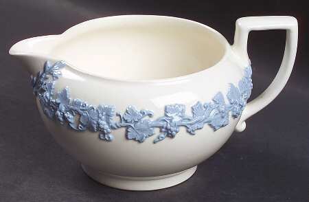 Lavender on Cream Color (Plain) 146 Shape Creamer