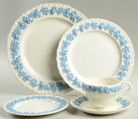 Lavender on Cream Color (Shell Edge) 40 Piece Estate Set