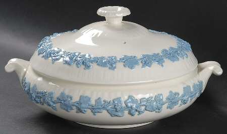Lavender on Cream Color (Shell Edge) Round Covered Vegetable
