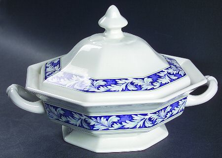 Laurel (White Leaves on Blue Band) Octagonal Covered Vegetable