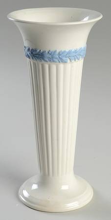 Laurel (Lavender on Cream Color) 8" Vase