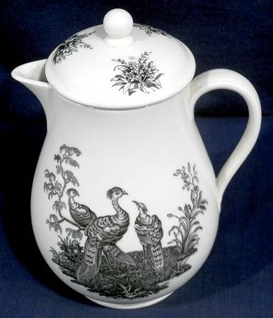Liverpool Birds Black (No Trim) 16 Oz Pitcher with Lid