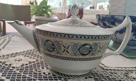 Lindisfarne Black Tan Teapot & Lid