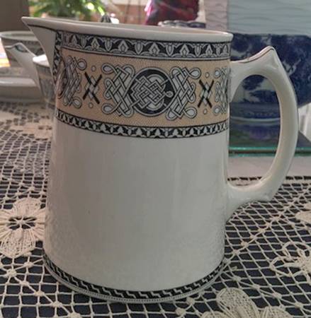 Lindisfarne Black Tan 16 Oz Pitcher