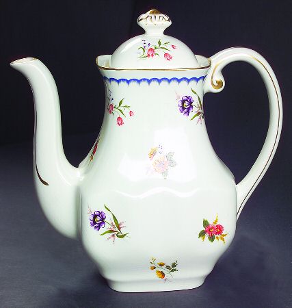Lowestoft Coffee Pot & Lid