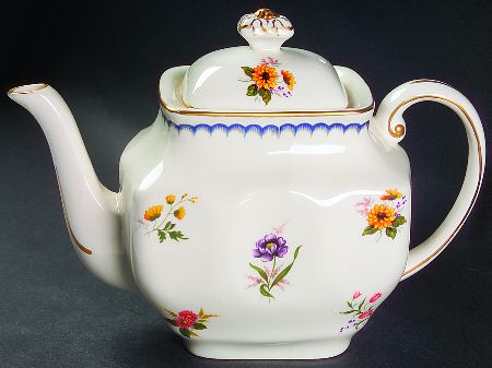 Lowestoft Teapot & Lid