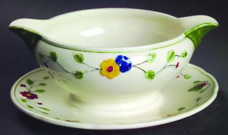 Marion Gravy Boat with Attached Underplate