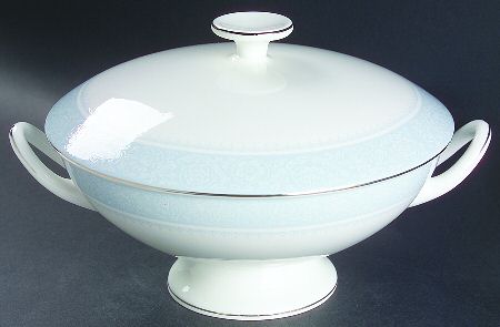 Mayfair (R4535, Bone China) Round Covered Vegetable