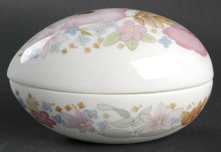 Meadow Sweet (Bone) Medium Egg Box & Lid