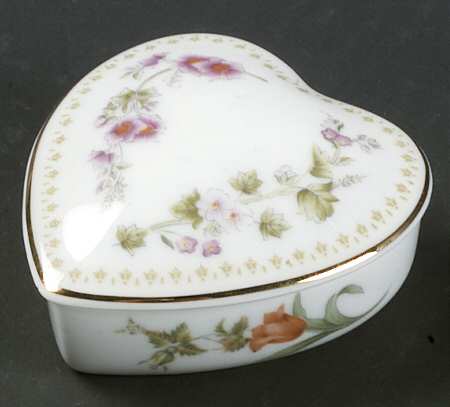 Mirabelle Heart Shape Box & Lid