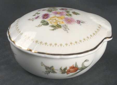 Mirabelle Shell Shaped Box with Lid