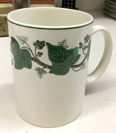 Napoleon Ivy Green (Queen's Ware) Mug