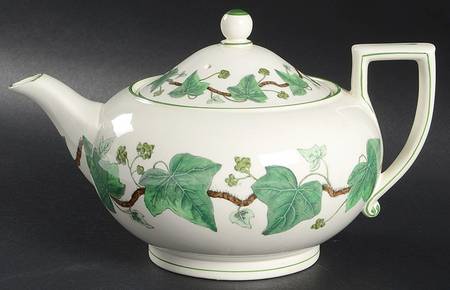Napoleon Ivy Green (Queen's Ware) Teapot & Lid