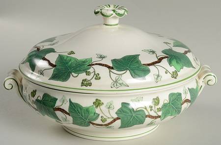 Napoleon Ivy Green (Queen's Ware) Round Covered Vegetable