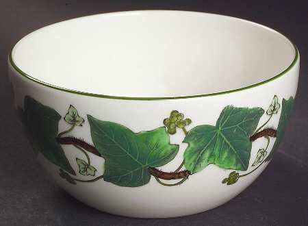 Napoleon Ivy Green (Queen's Ware) Cranberry Bowl