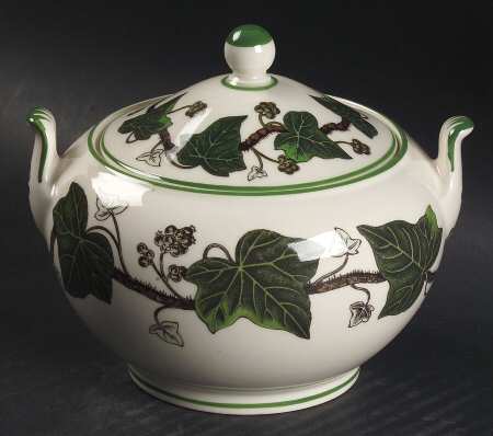 Napoleon Ivy Green (Queen's Ware) Sugar Bowl & Lid