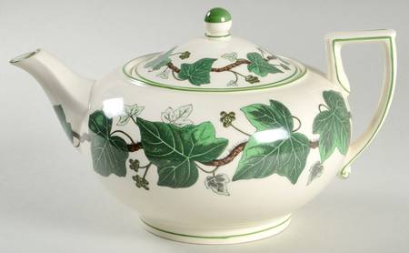 Napoleon Ivy Green (Queen's Ware) Teapot & Lid
