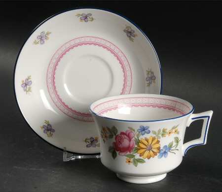 Naomi Footed Cup & Saucer Set