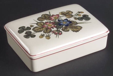 Pembroke Cigarette Box & Lid