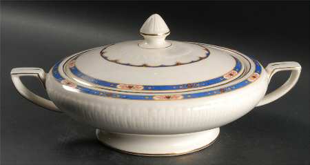 Pembroke Round Covered Vegetable