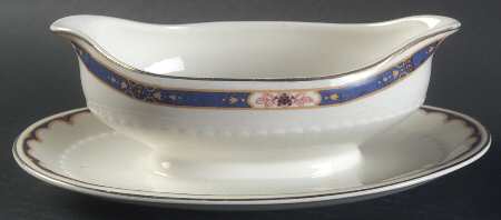 Pembroke Gravy Boat with Attached Underplate