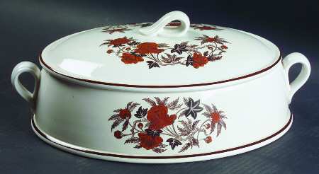 Peony (Oven To Table) 2 Quart Oval Covered Casserole