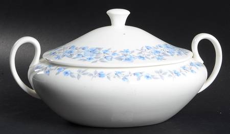 Petra Oval Covered Vegetable