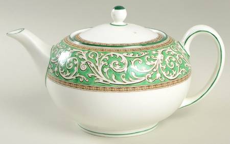Praze Green (No Floral Center) Teapot & Lid